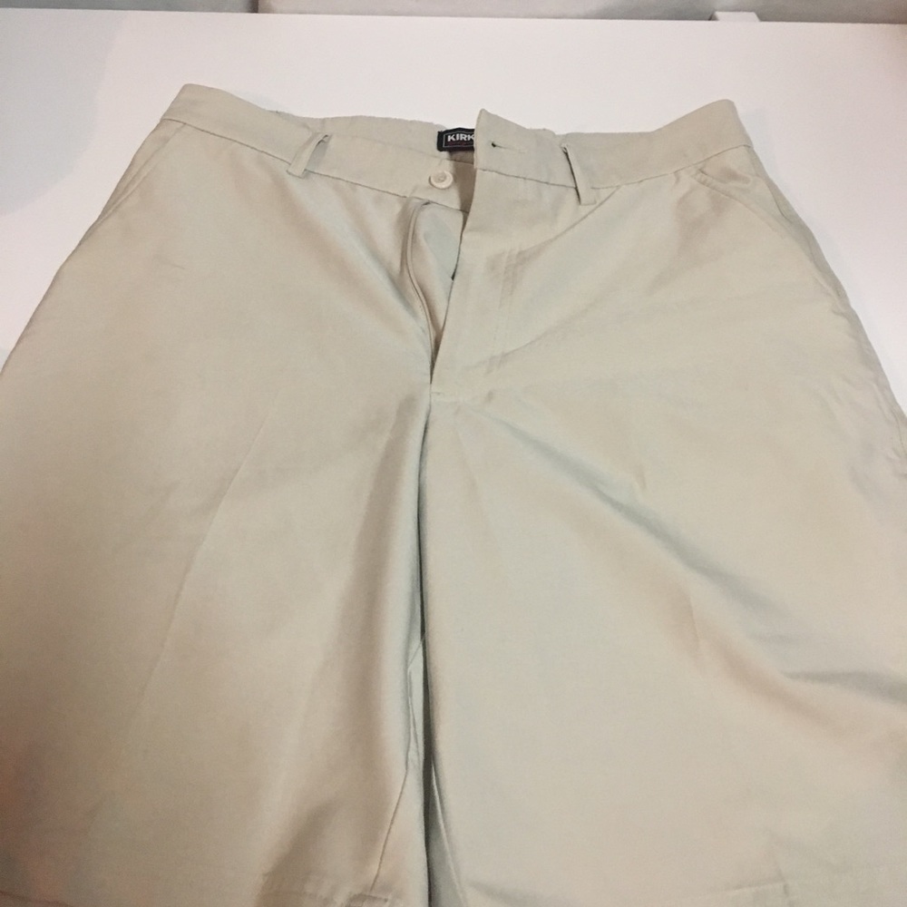 Flat front walking shorts w/stretch! W32”